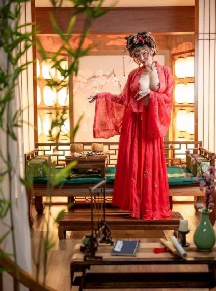 双腿吊起揉捏花蒂调教h双性