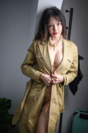 扰乱吧打烊后仅剩二人的沙龙