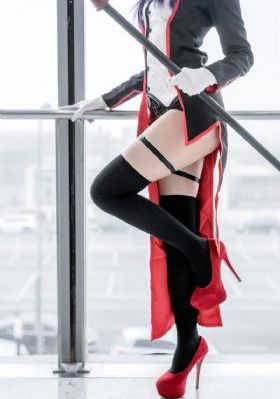 《年轻的女仆》在线观看